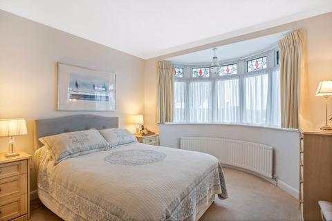 107 Longmead Drive, Sidcup, DA14 4NY