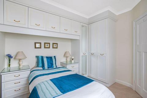 107 Longmead Drive, Sidcup, DA14 4NY