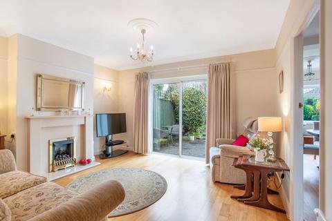 107 Longmead Drive, Sidcup, DA14 4NY
