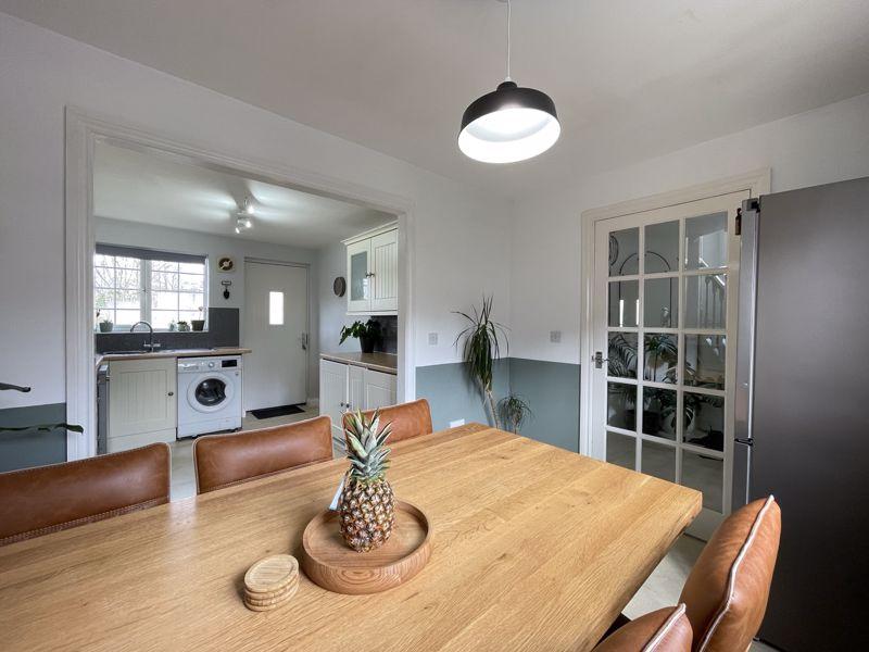 Kitchen / Dining...