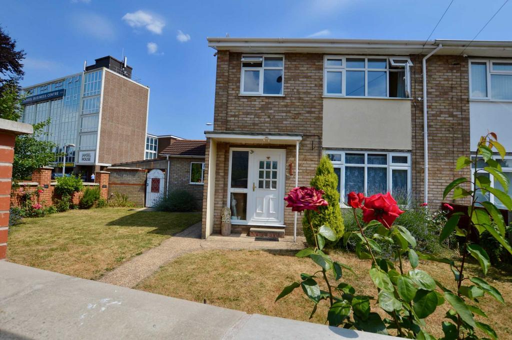 Ashcroft Road, Luton LU2 3 bed semidetached house £1,350 pcm (£312 pw)