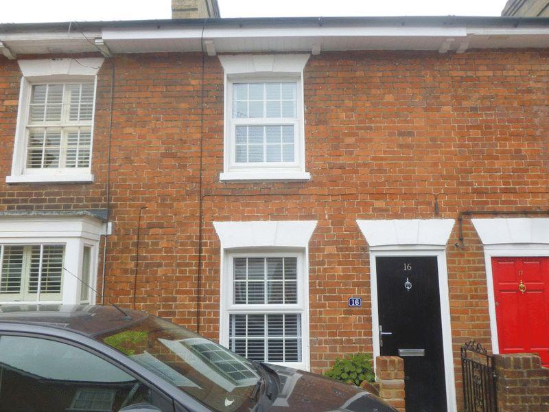 Charles Street, Tring 2 bed cottage £1,300 pcm (£300 pw)