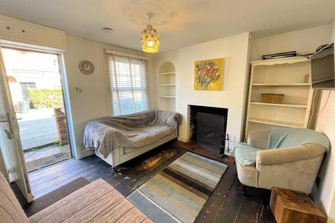 2 bedroom cottage to rent, Charles Street, Tring