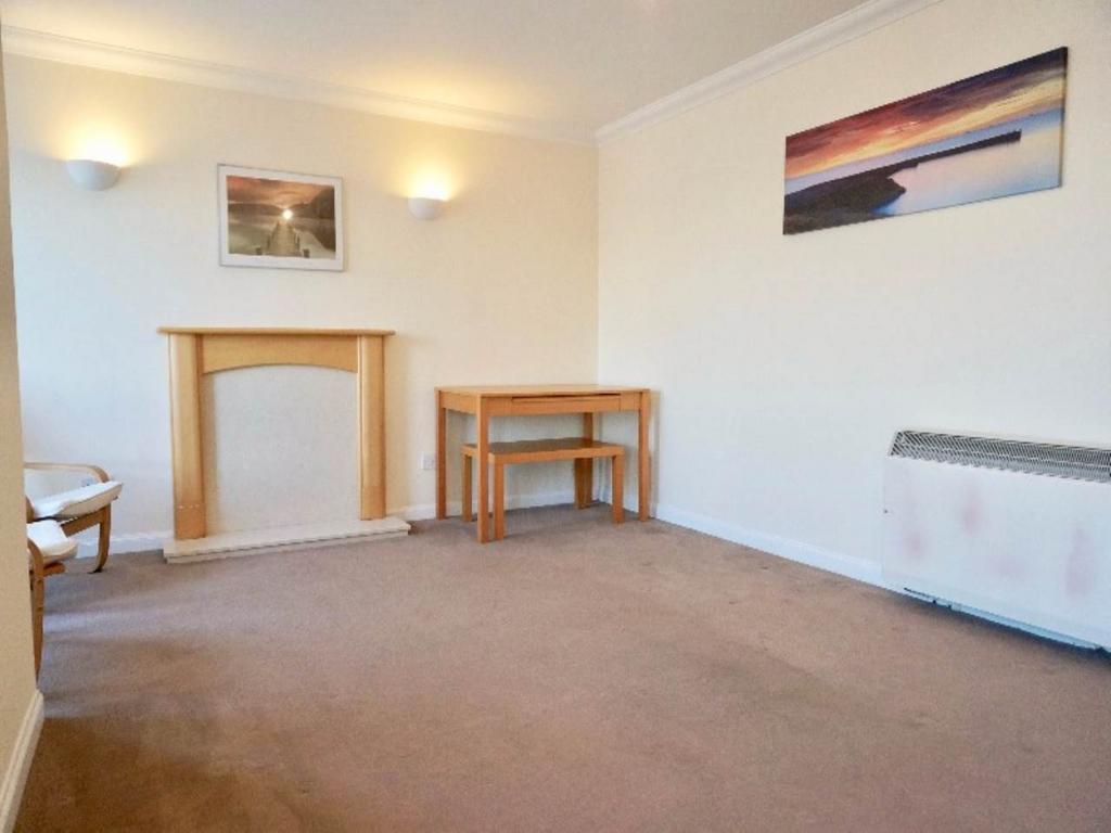 Lower Granton Road, Granton, Edinburgh 2 bed flat £895 pcm (£207 pw)
