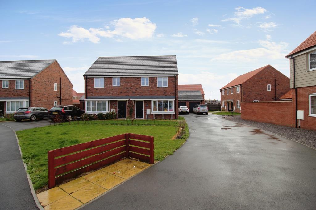 Fincham Drive, Crowland, Peterborough, PE6 0DN 3 bed semidetached