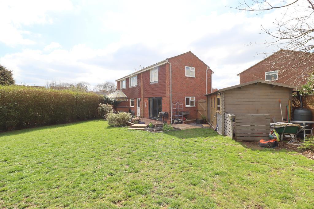 Lancing Road, Stopsley, Luton... 3 bed end of terrace house £375,000