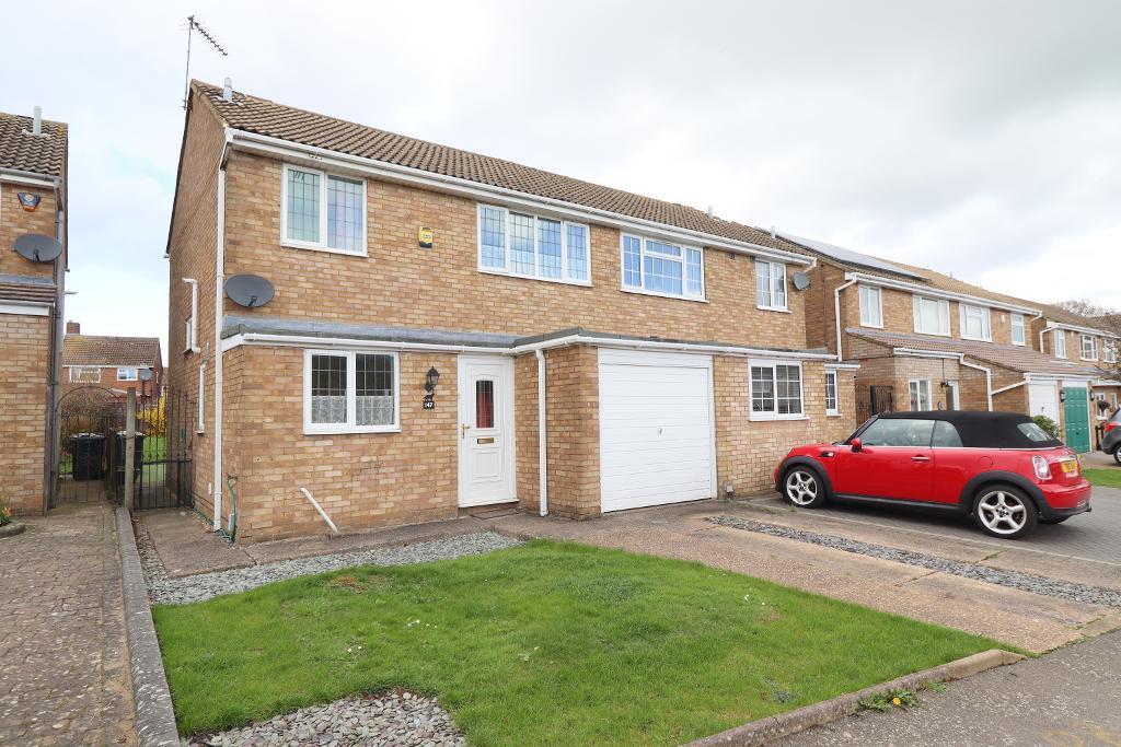 Way, Stopsley, Luton, Bedfordshire, LU2 8QP 3 bed semi