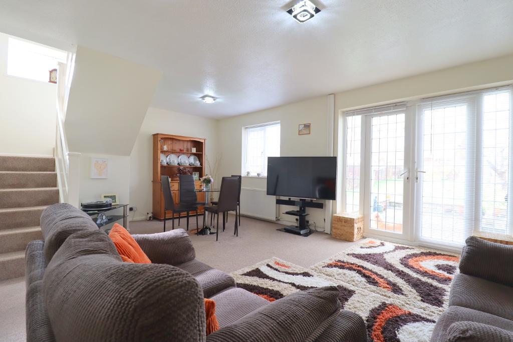 Way, Stopsley, Luton, Bedfordshire, LU2 8QP 3 bed semi