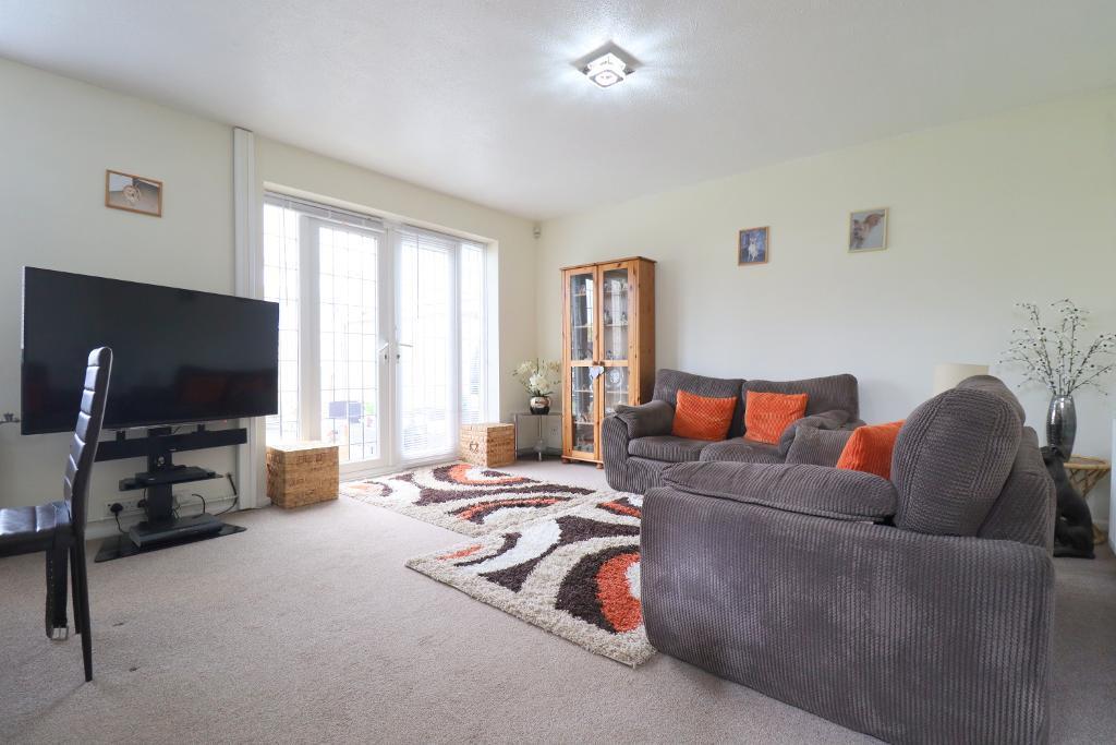 Way, Stopsley, Luton, Bedfordshire, LU2 8QP 3 bed semi
