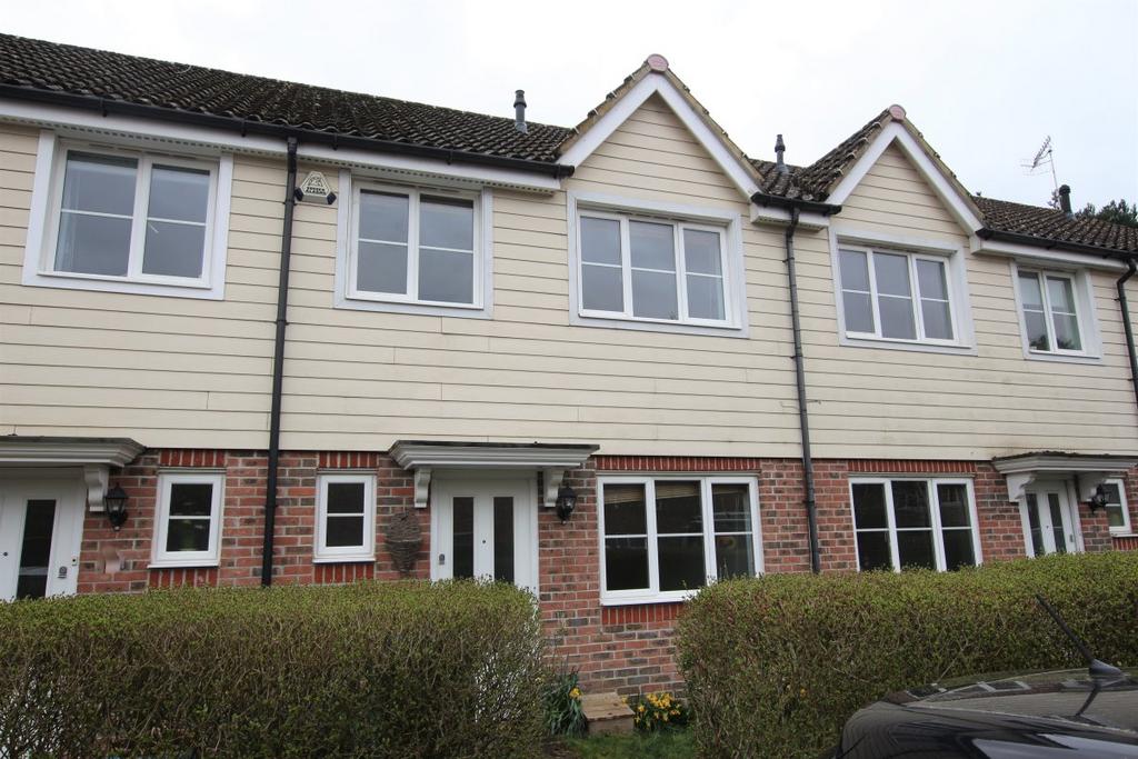 Deer Way, Horsham 3 bed terraced house £1,600 pcm (£369 pw)