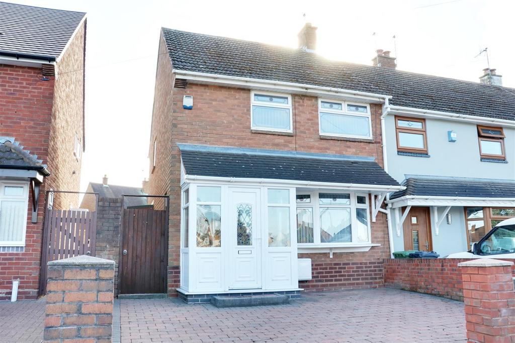 Tintern Crescent, Mossley, Bloxwich 2 bed end of terrace house £850