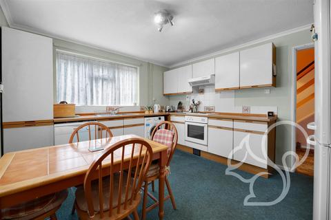 2 Grays Close, West Mersea, Colchester, CO5 8QU