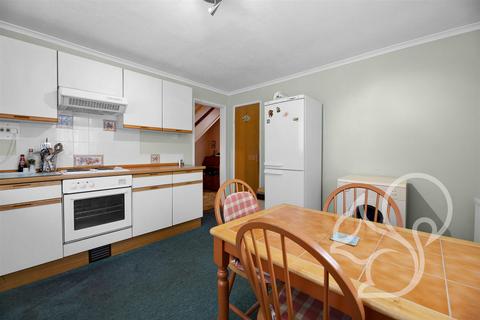 2 Grays Close, West Mersea, Colchester, CO5 8QU