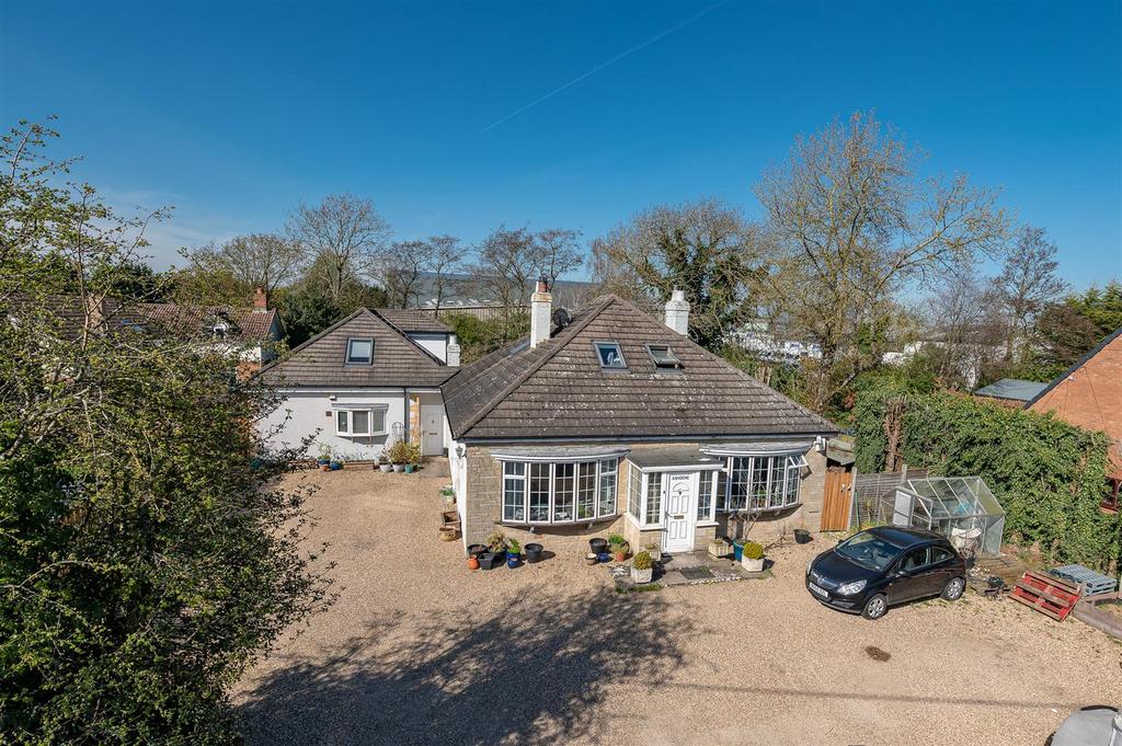 Hull Road, Dunnington, York, YO19 5 bed detached house for sale £600,000