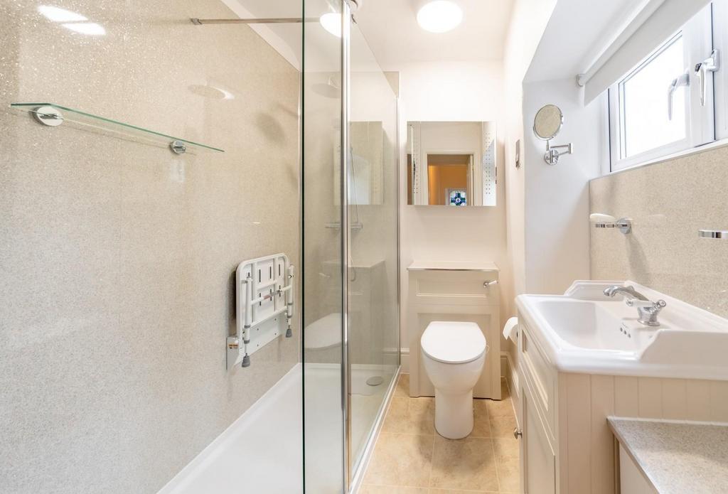 8-shower roon.jpg