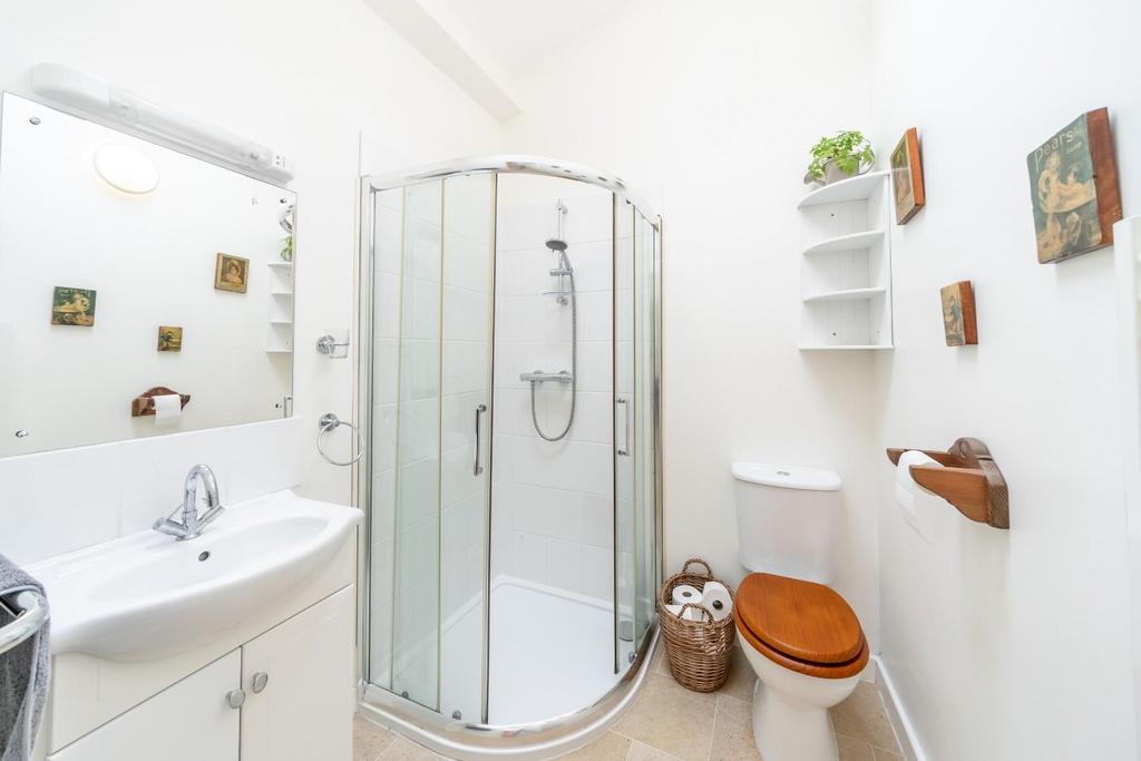 12 GF Shower Room.jpg