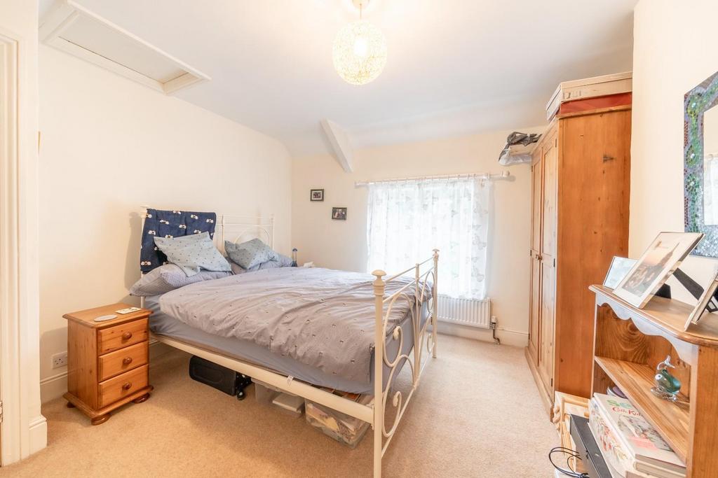 6 bed 2.jpg