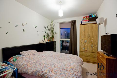 1 bedroom flat for sale, Lismore Boulevard, London NW9