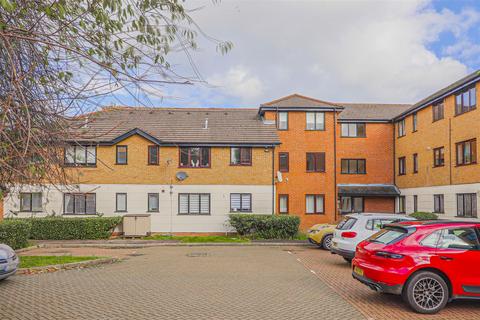 undefined, Parrotts Field, Hoddesdon
