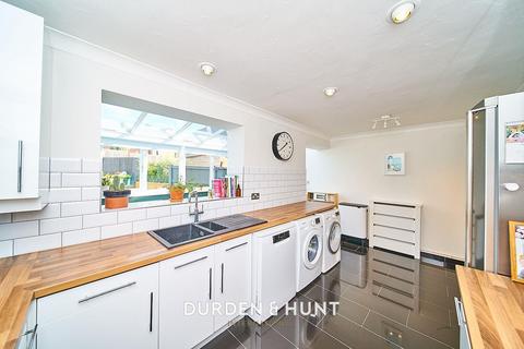 50 Deepdene Road, Loughton, IG10 3PP