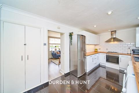 50 Deepdene Road, Loughton, IG10 3PP