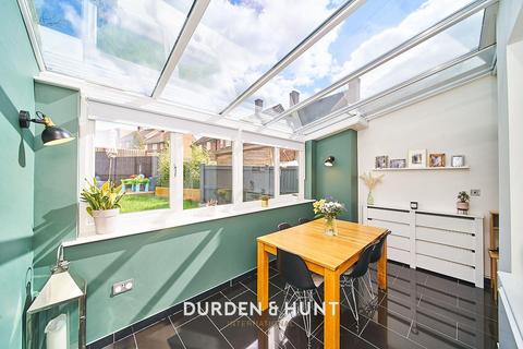50 Deepdene Road, Loughton, IG10 3PP
