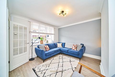 50 Deepdene Road, Loughton, IG10 3PP