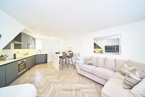 4a Arrowsmith Path, Chigwell, IG7 4PW