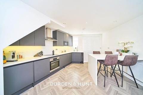 4a Arrowsmith Path, Chigwell, IG7 4PW