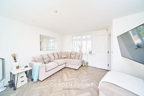 4a Arrowsmith Path, Chigwell, IG7 4PW