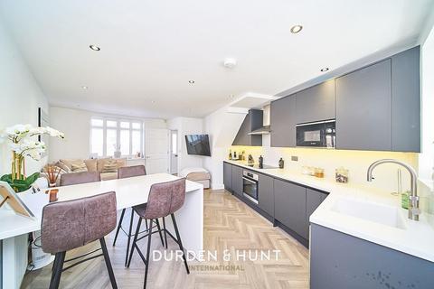 4a Arrowsmith Path, Chigwell, IG7 4PW