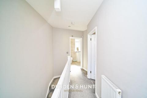 4a Arrowsmith Path, Chigwell, IG7 4PW