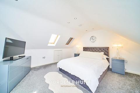 4a Arrowsmith Path, Chigwell, IG7 4PW