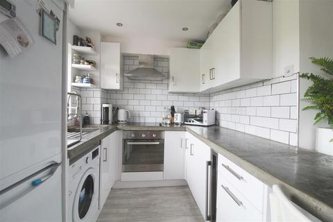 51 Autumn Drive, Sutton, SM2 5BB
