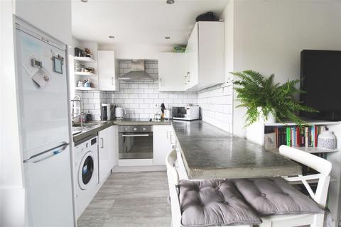 51 Autumn Drive, Sutton, SM2 5BB