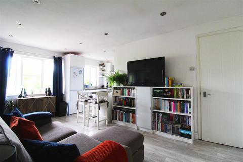 51 Autumn Drive, Sutton, SM2 5BB