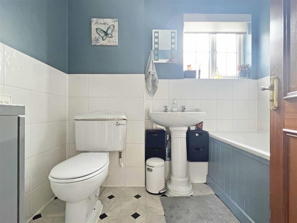 Bathroom.jpg