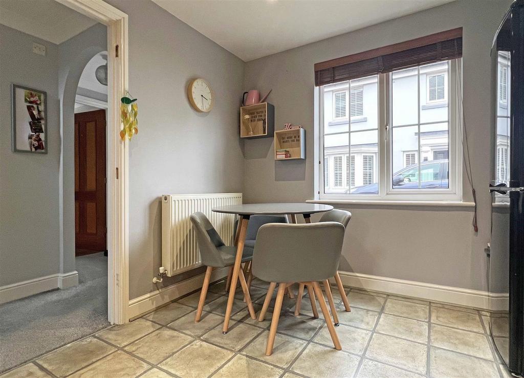Dining Area.jpg