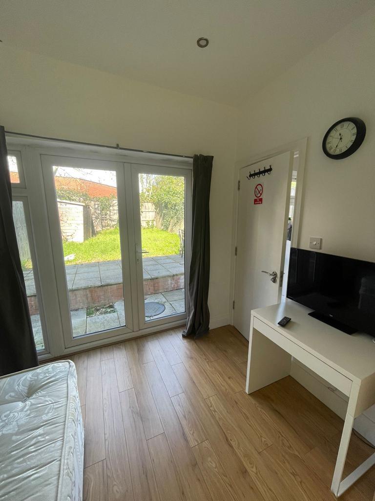 Burnley Road, London NW10 House share £725 pcm (£167 pw)