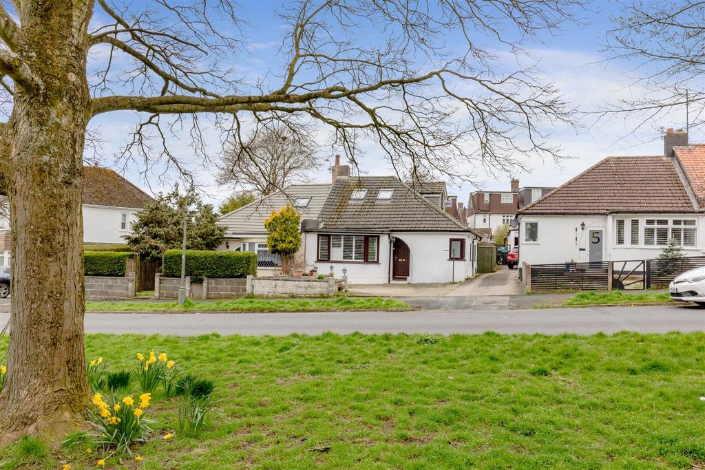 Thornhill Avenue, Brighton 2 bed semidetached bungalow for sale £450,000