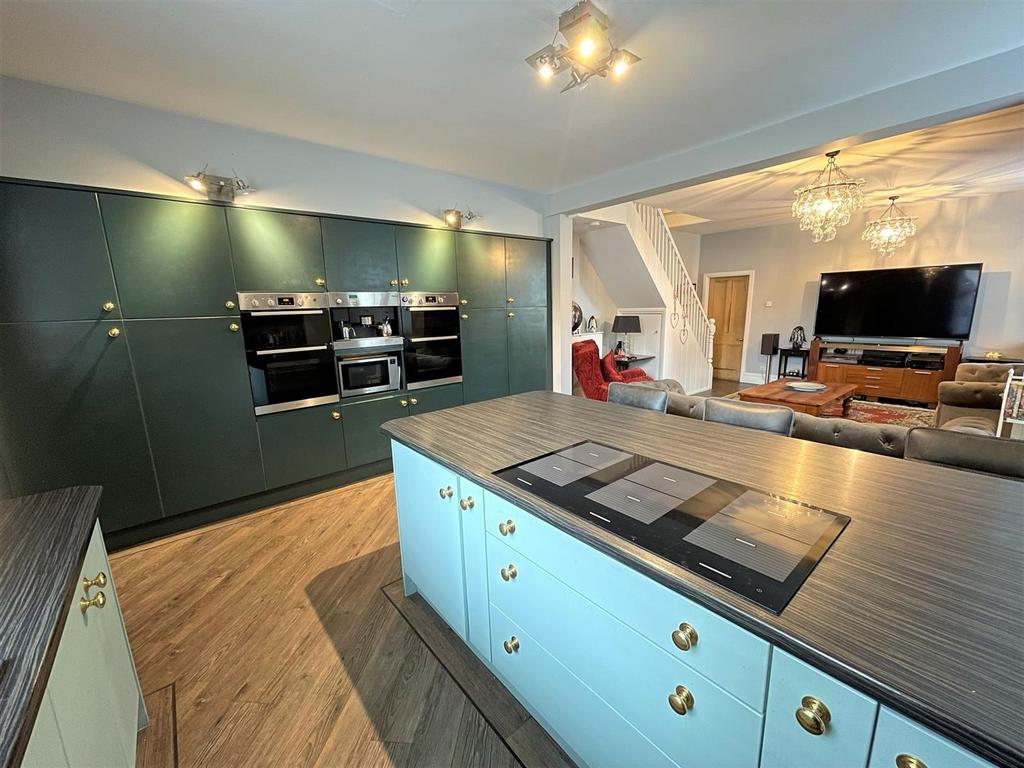 Castle View, Clitheroe, Ribble Valley 3 bed terraced house £250,000