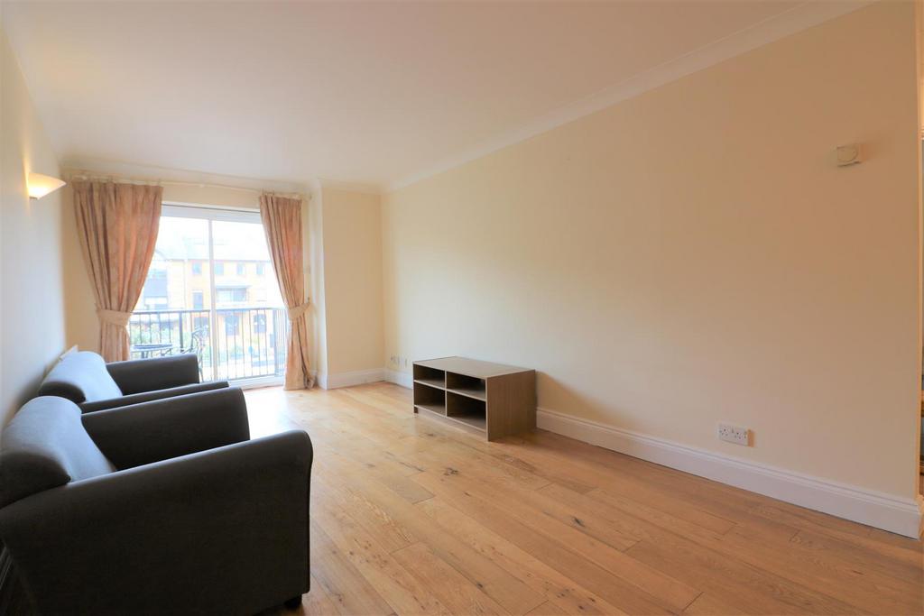 Lockview Court, 67 Narrow Street, E14... 2 bed apartment £2,100 pcm (£485 pw)