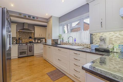 12 Saffron Close, Hoddesdon, EN11 8QZ
