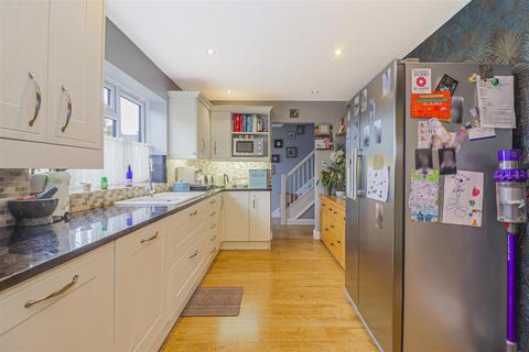 12 Saffron Close, Hoddesdon, EN11 8QZ