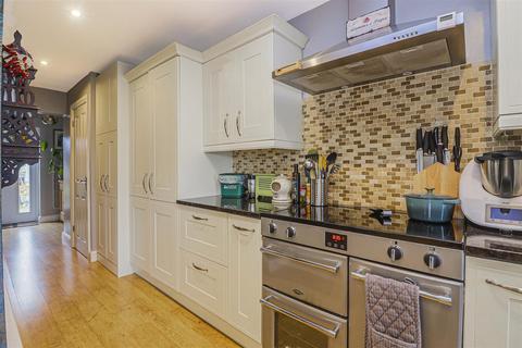 12 Saffron Close, Hoddesdon, EN11 8QZ