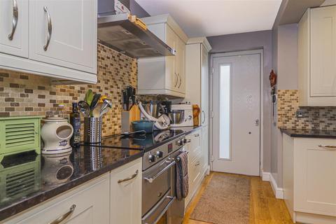 12 Saffron Close, Hoddesdon, EN11 8QZ