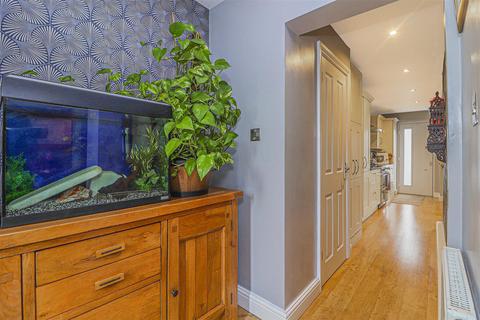 12 Saffron Close, Hoddesdon, EN11 8QZ