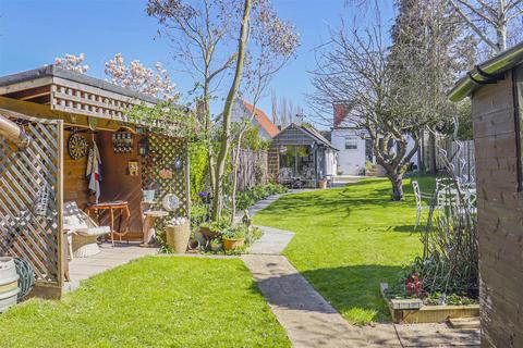 15 Pecks Hill, Nazeing, Waltham Abbey, EN9 2NX