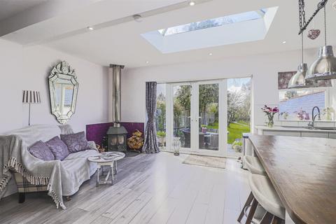 15 Pecks Hill, Nazeing, Waltham Abbey, EN9 2NX
