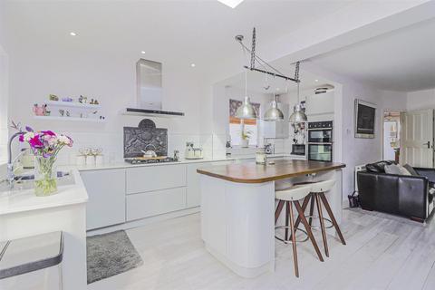 15 Pecks Hill, Nazeing, Waltham Abbey, EN9 2NX